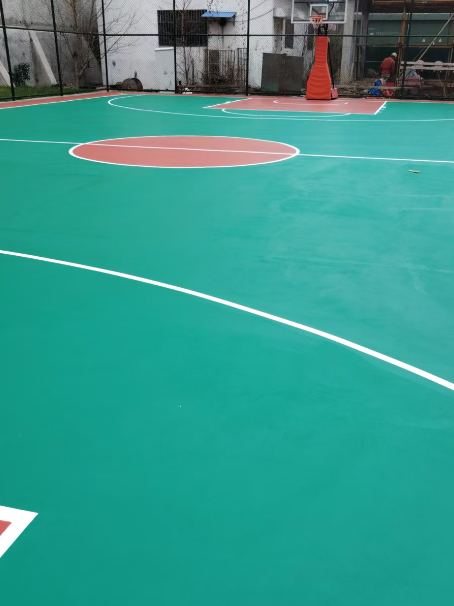 延吉 球场长期使用易出现地面开裂